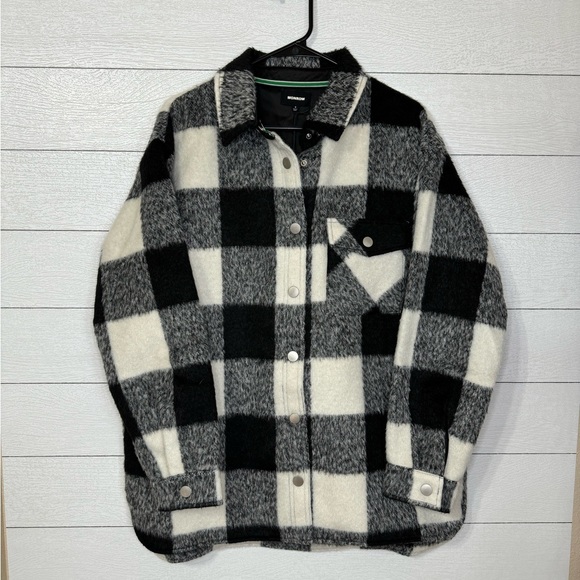 Monrow Plaid Flannel Jacket Shacket Size Medium NWT - Picture 3 of 8